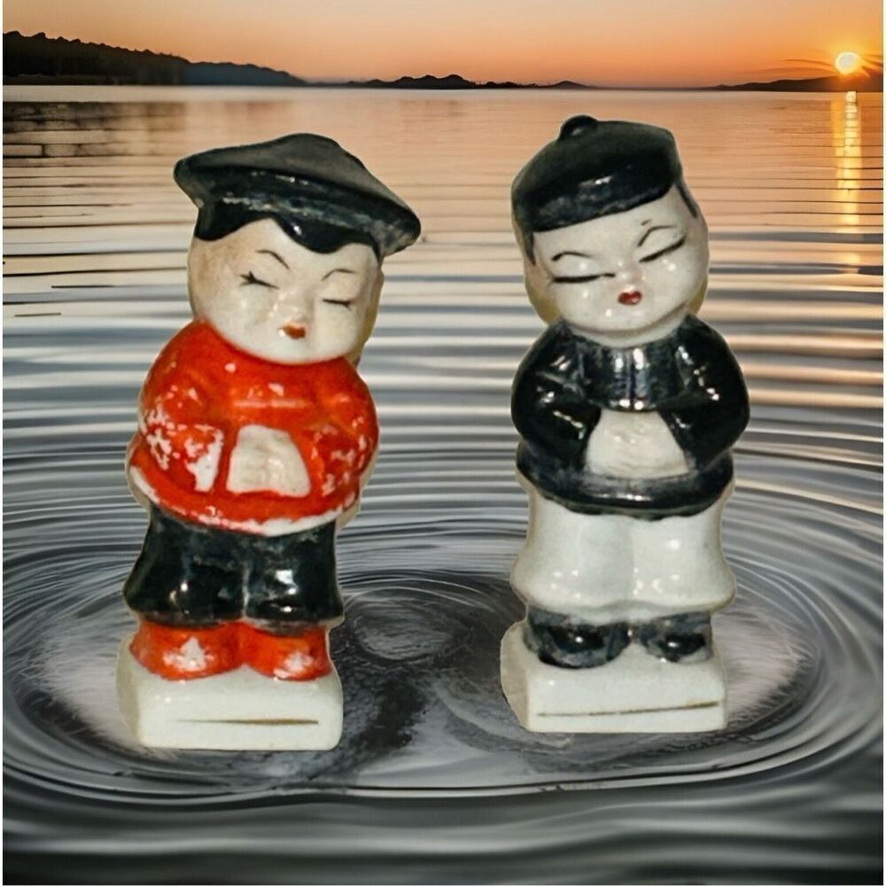 Bowing Oriental Couple Figurines Mid Century Vintage‎ 4 inch tall